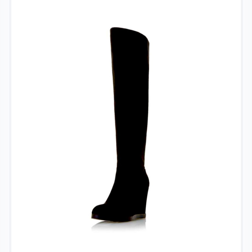 Black suede winter boots on an natural fur, European size 37